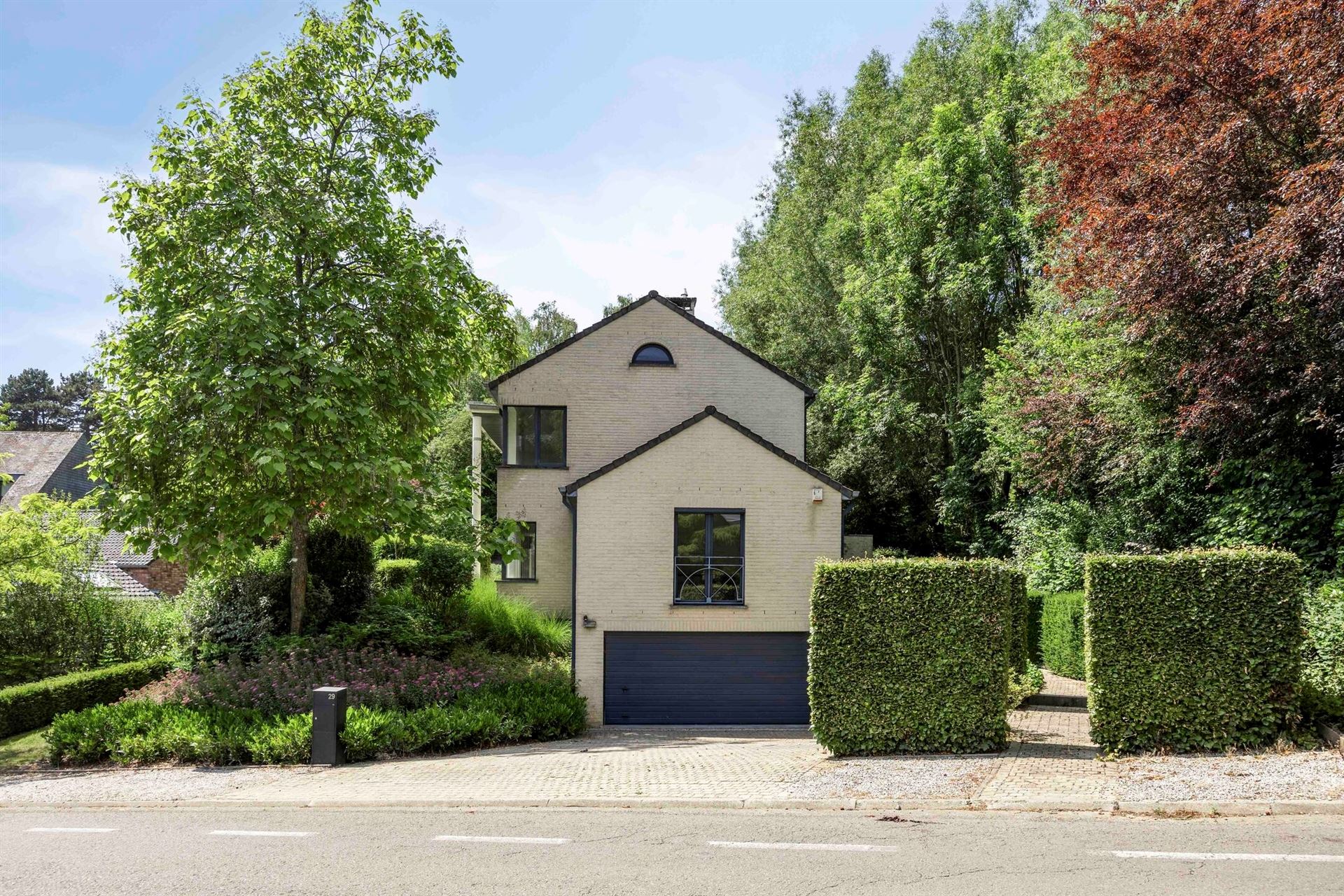 Prachtige moderne villa in rustige wijk foto 2