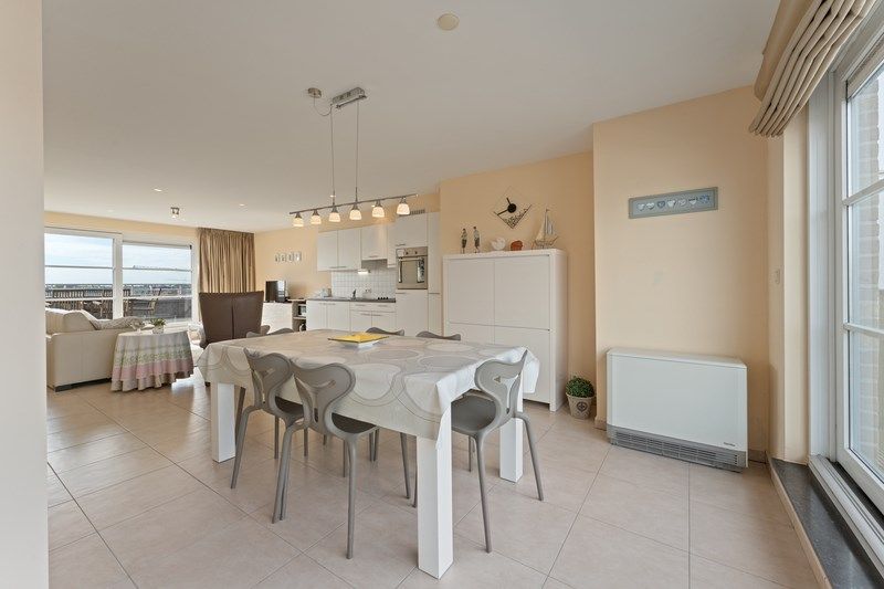 RECENT  EN CENTRAAL GELEGEN PENTHOUSE APPARTEMENT  MET  2 SLAAPKAMERS TE KOOP foto 4