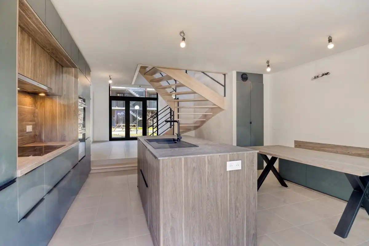 Instapklare woning met zeer goede afwerking, 3 slaapkamers, 3 badkamers, tuin, terras en autostaanplaats in het centrum van Tienen – EPC 27 kWh/m² - bewoonbare  foto 13