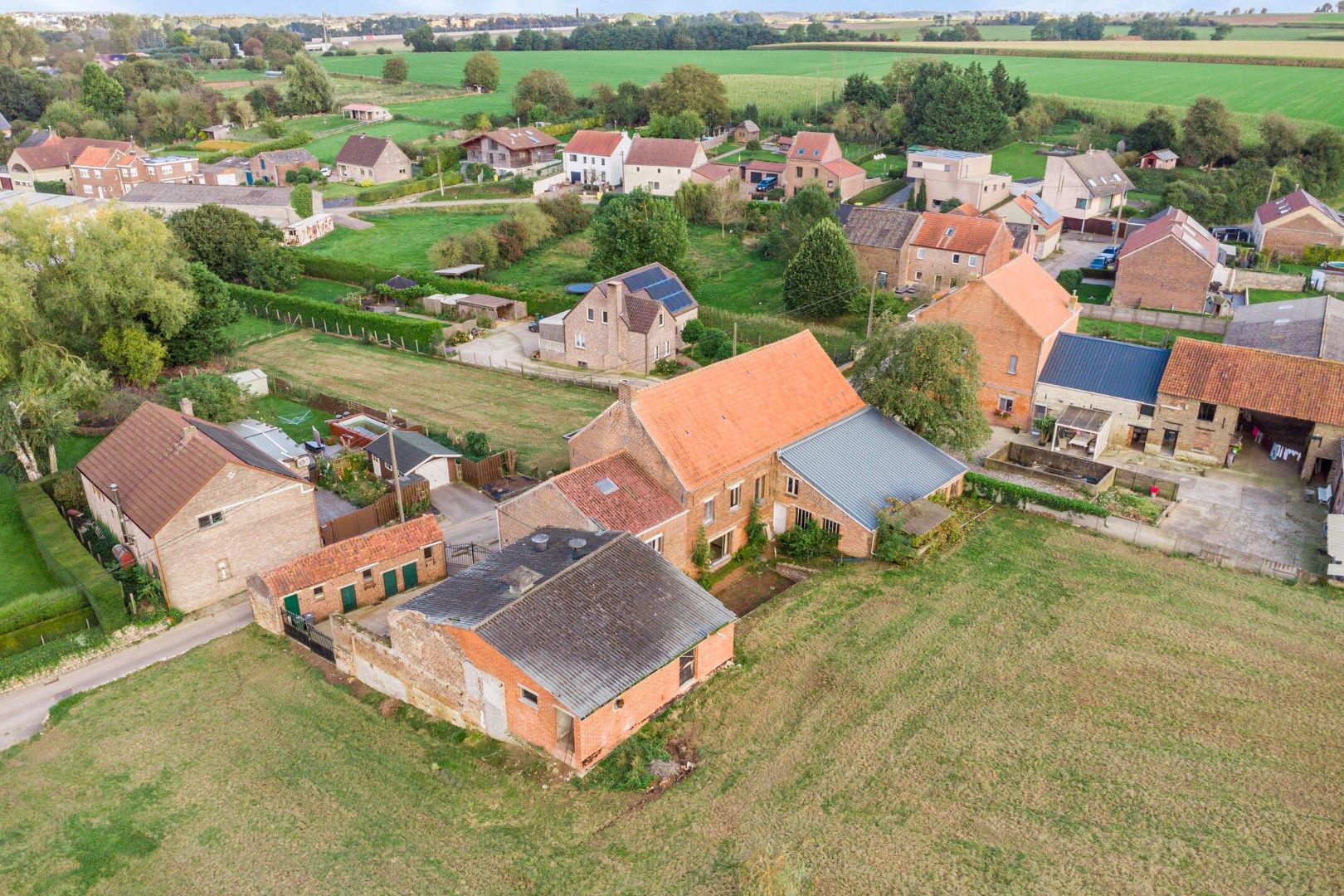 Ruime, rustig gelegen hoeve in Hoksem - bewoonbare opp. 225 m² - totale oppervlakte 525 m² - EPC 787 KWh/m² foto 41