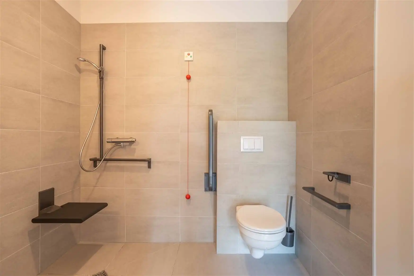 Lichtrijke assistentieflat (inclusief autoplaats) foto 10