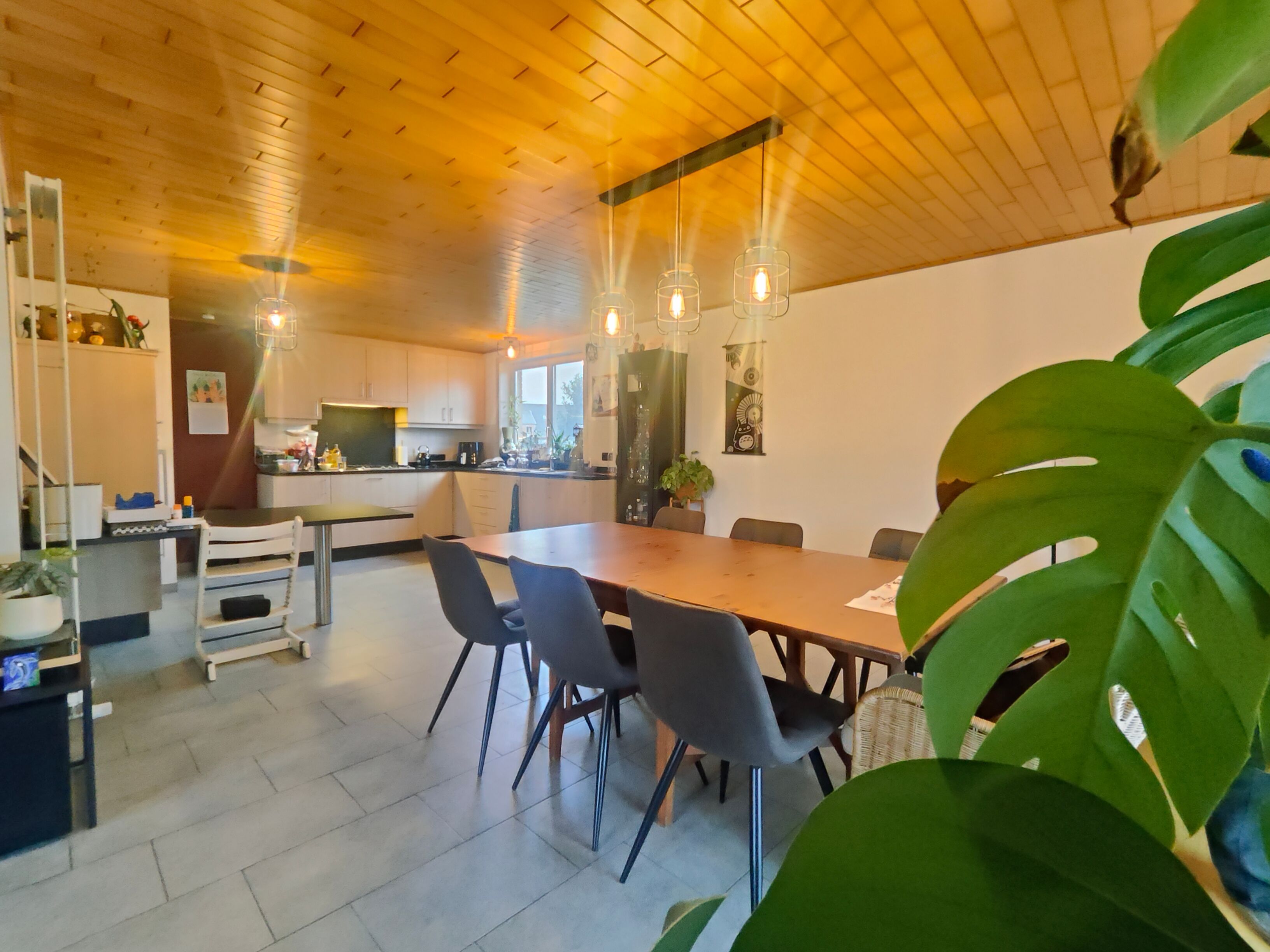 Degelijke villa (ca 654m²) te Jabbeke op de grens met Roksem/Oudenburg ! foto 4