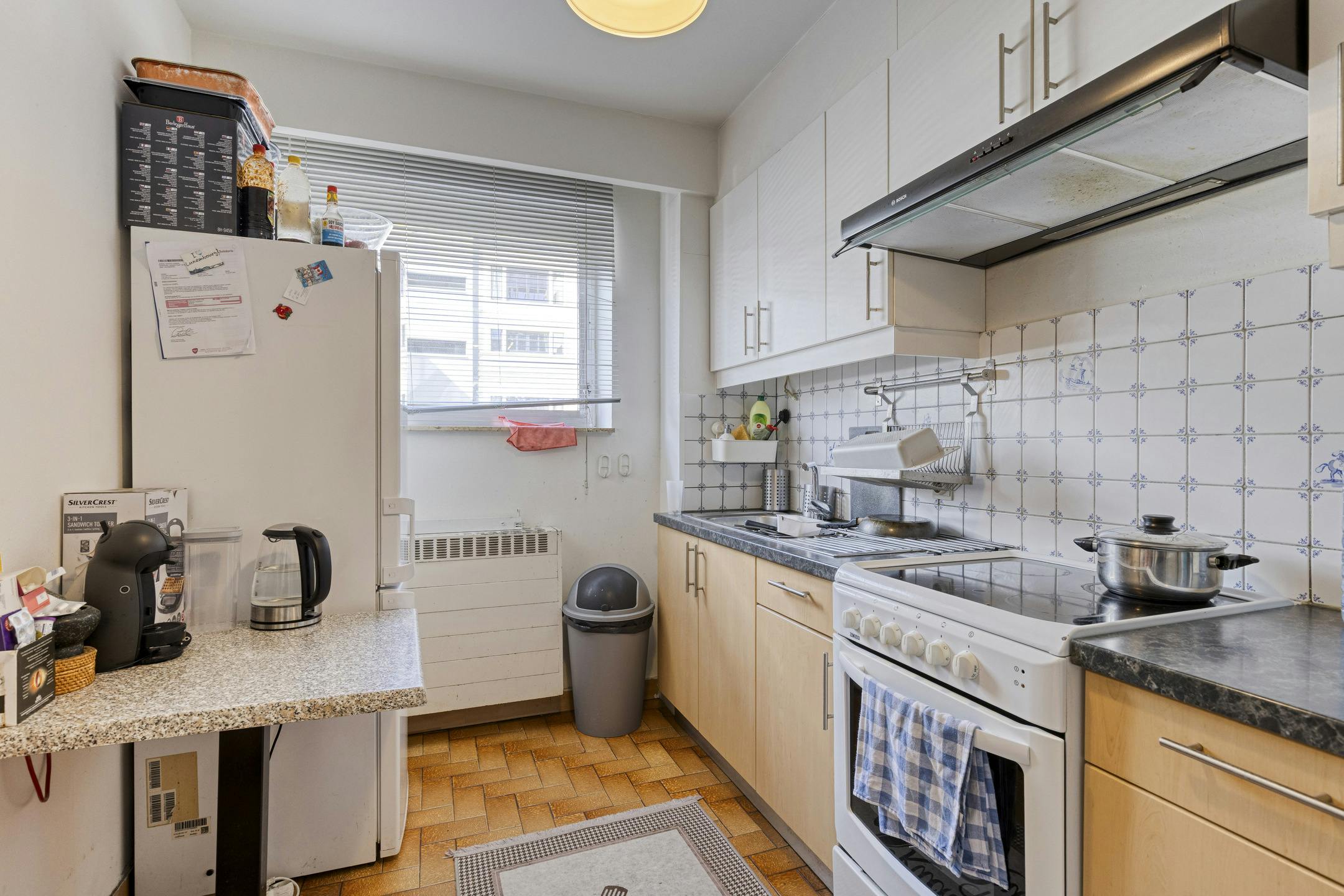 Op te frissen appartement met terras te koop in Berchem foto 4