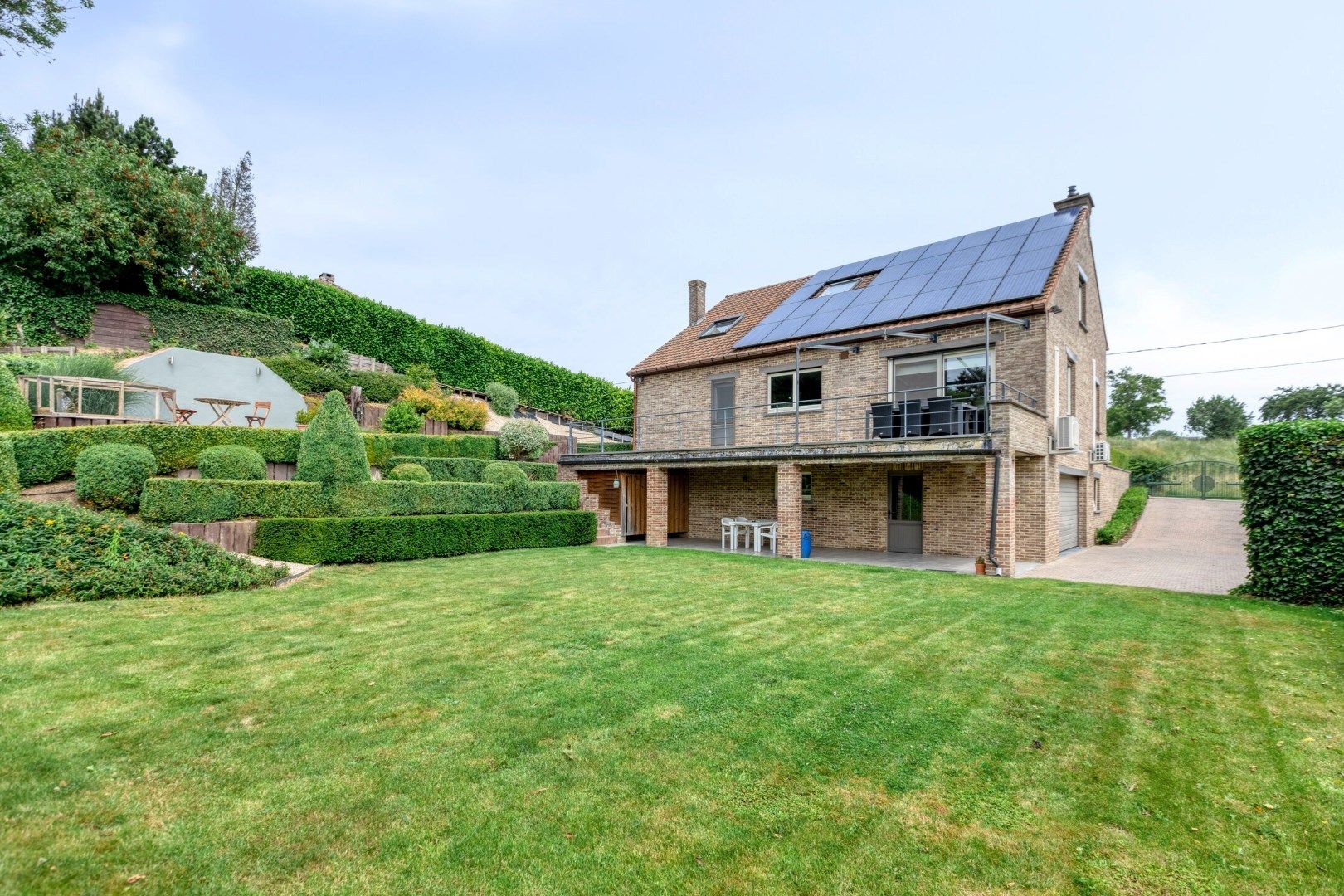 Instapklare woning met prachtig aangelegde tuin foto 2