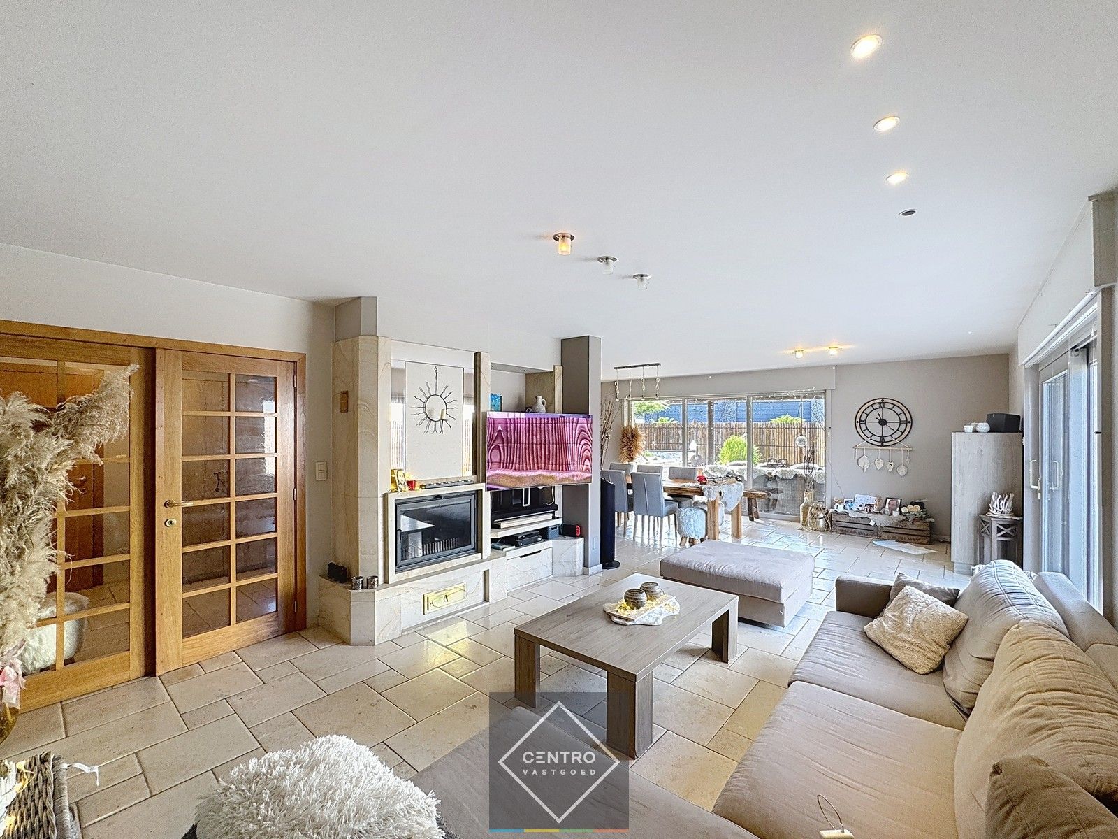 BEDRIJFSPAND te koop op AAA-locatie! Verwarmd MAGAZIJN/TOONZAAL met burelen en instapklare WONING te Brugge (Sint-Michiels). foto 7