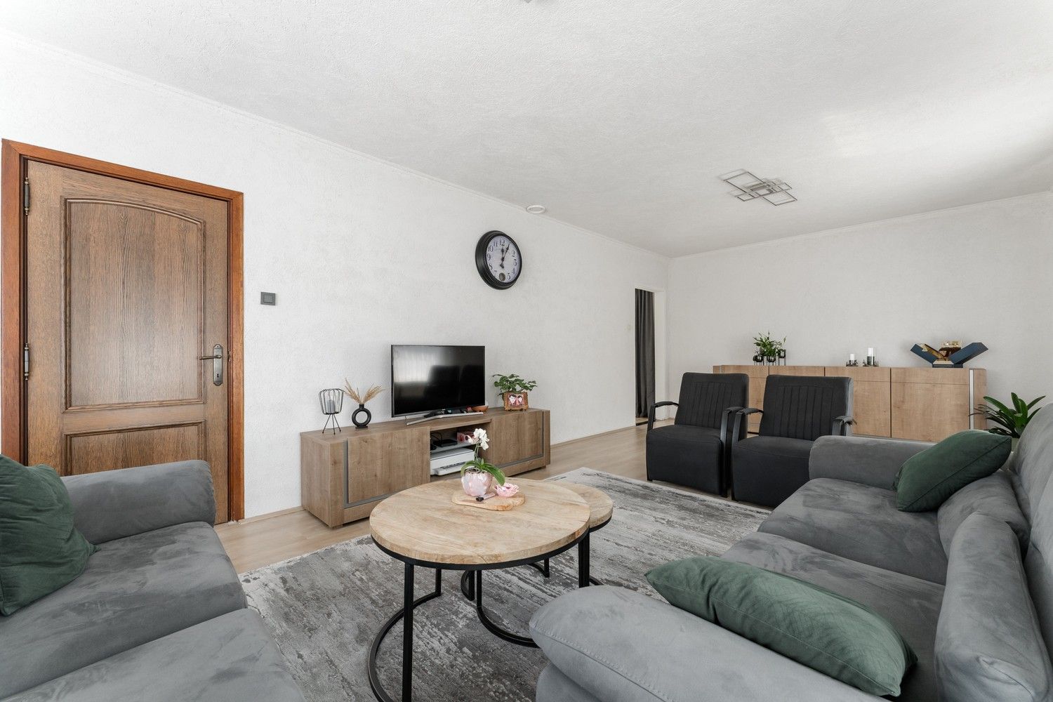 Vrijstaande ruime woning op toplocatie in Lommel! foto 6