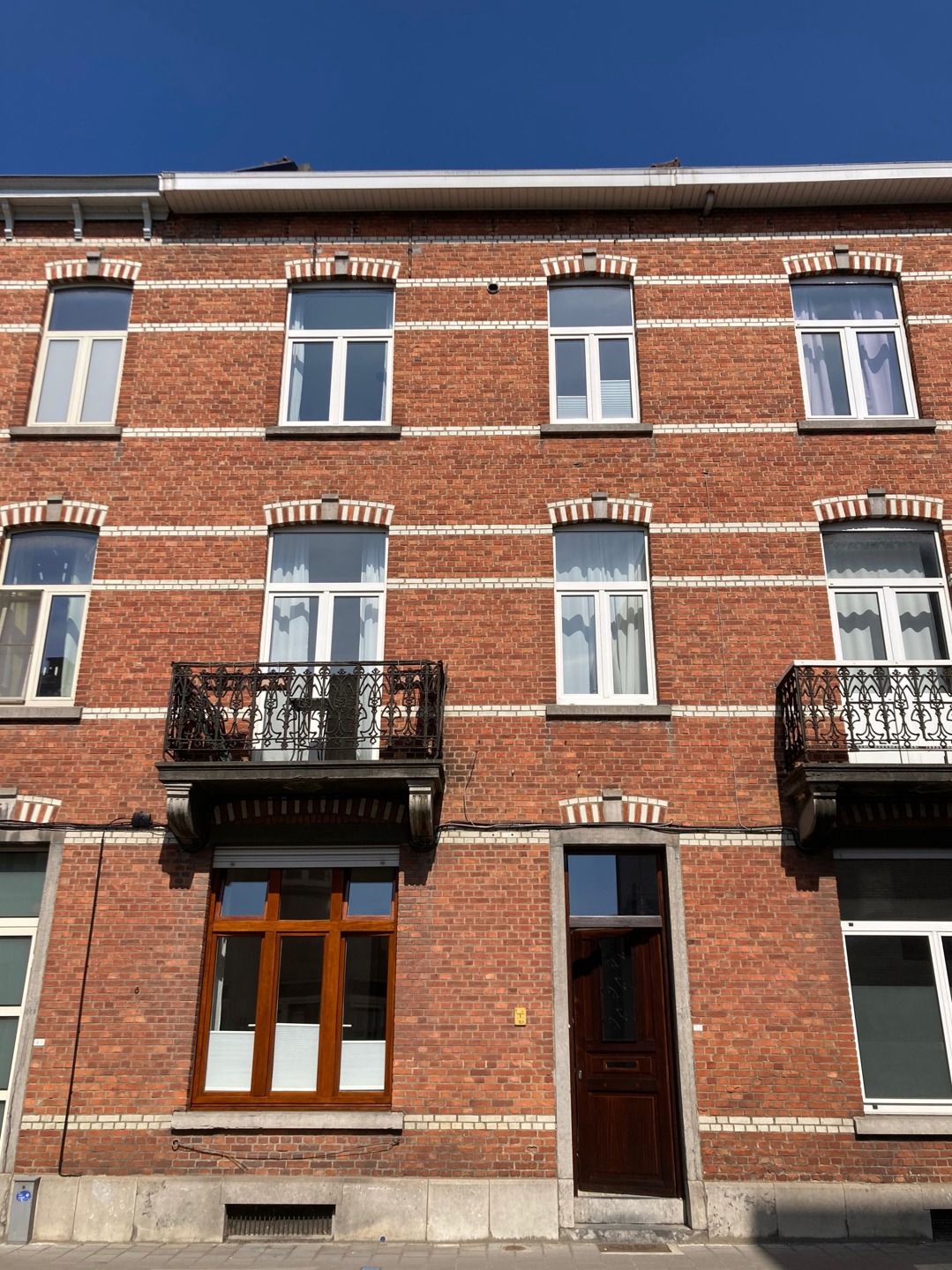 Ruime woning met 5 slaapkamers in hartje Leuven foto {{pictureIndex}}