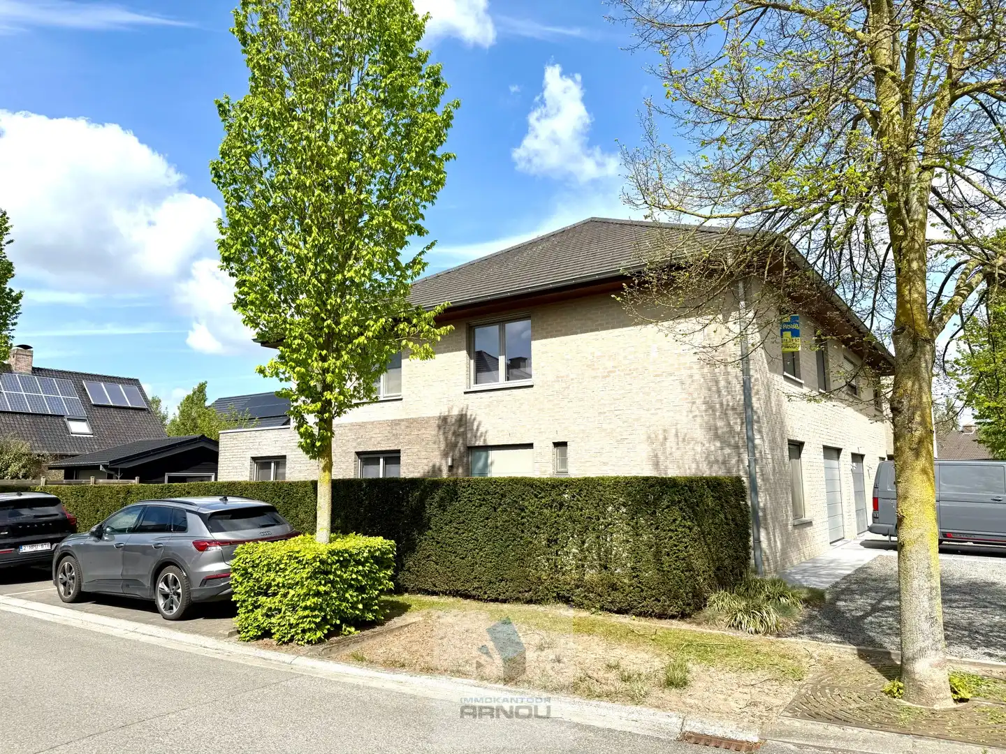 Moderne, instapklare en verrassend ruime gezinswoning in rustige doodlopende straat foto 2