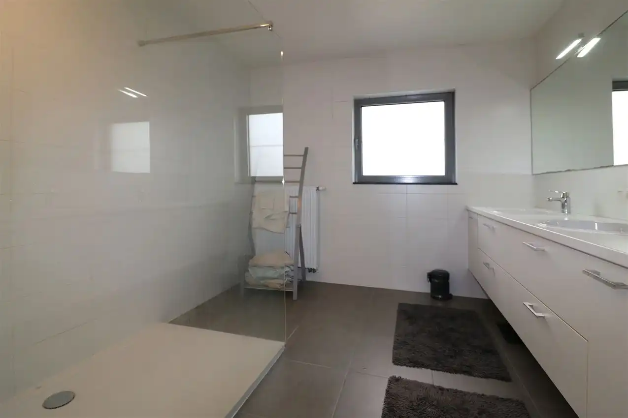 Appartement met 2 slaapkamers, mooi terras, inclusief garage  foto 12
