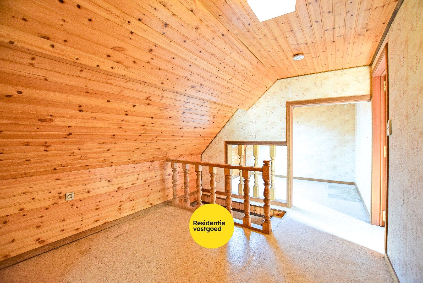 Ruime gezinswoning met 3 slaapkamers, grote tuin en garage.  foto 14