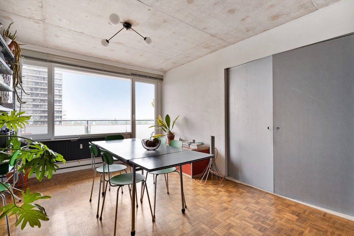 Verzorgd en instapklaar 1-slaapkamerappartement met rustgevend uitzicht op de Leiekaai foto 9