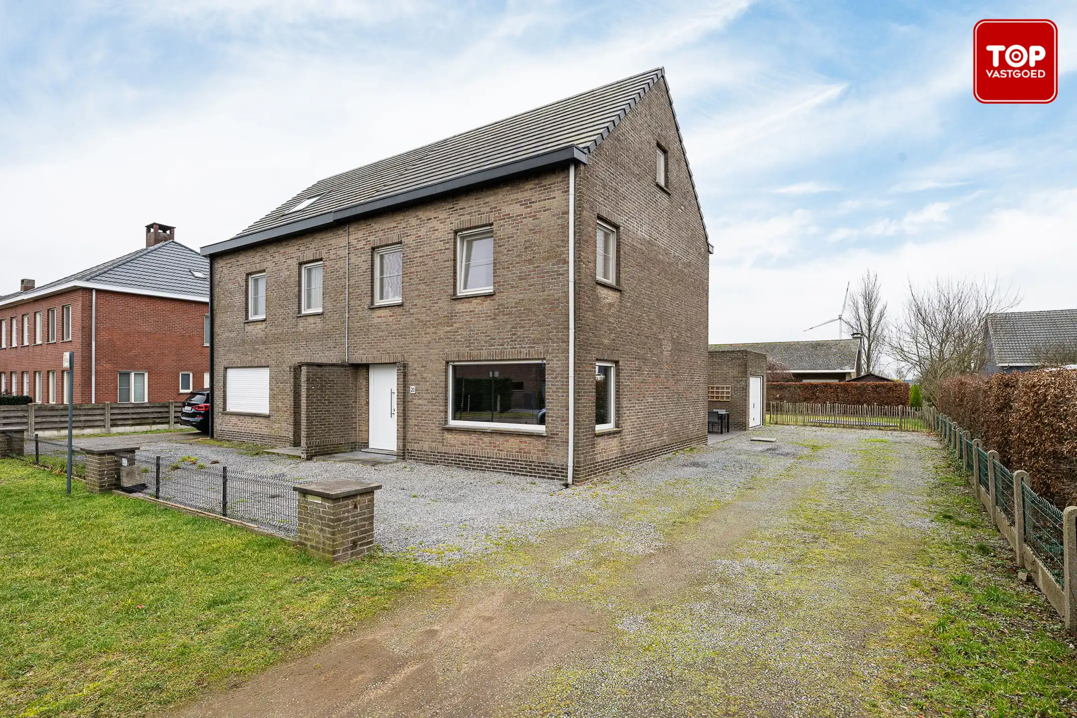 Instapklare HOB met 3 slaapkamers en tuin in rustige buurt foto {{pictureIndex}}