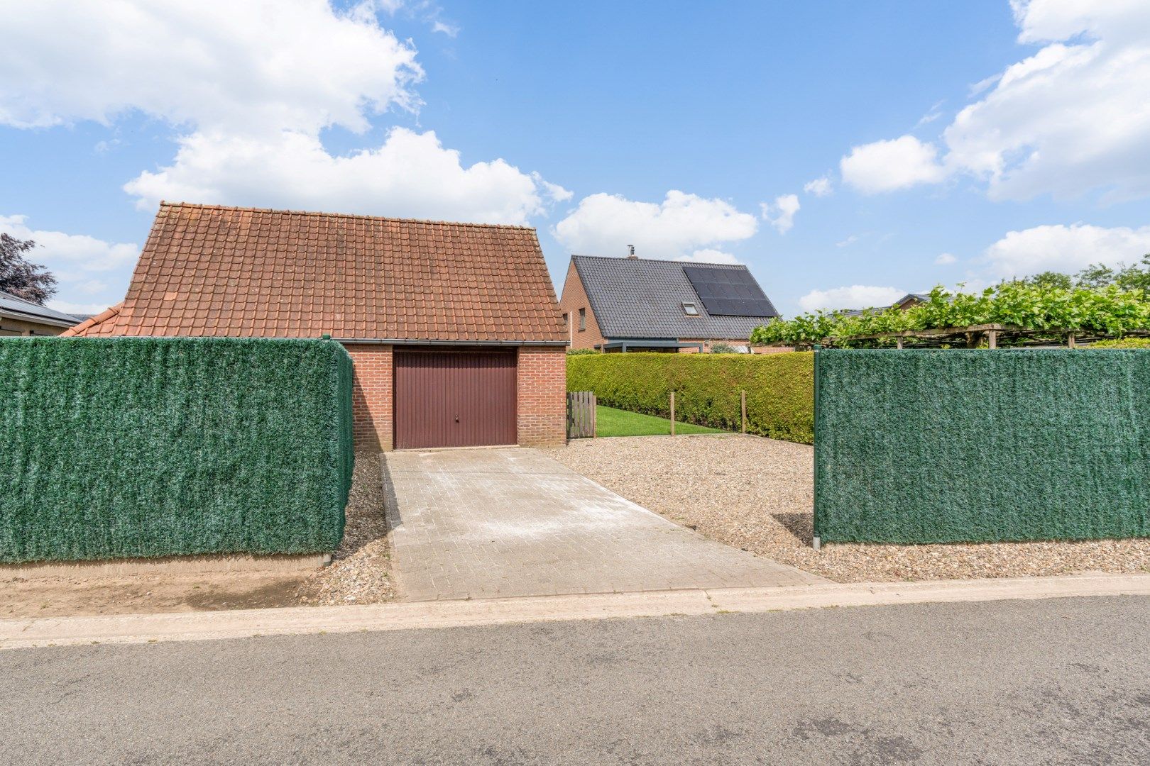 Comfortabel gebouw, onderverdeeld in een gelijkvloers appartement en een woning (210 + 210A), op een perceel van 9a60 met diverse mogelijkheden (kangoeroewoning foto 37