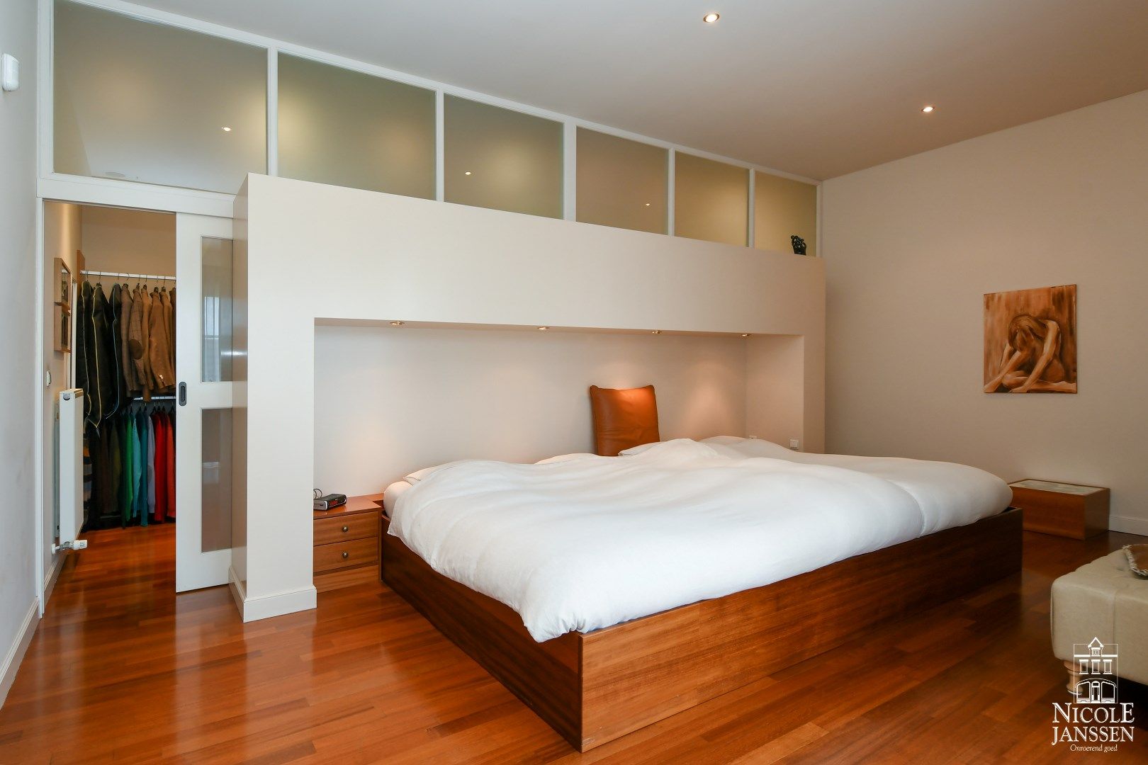 Verrassend ruime woning met bijgebouw en mooie tuin met zwembad foto 14