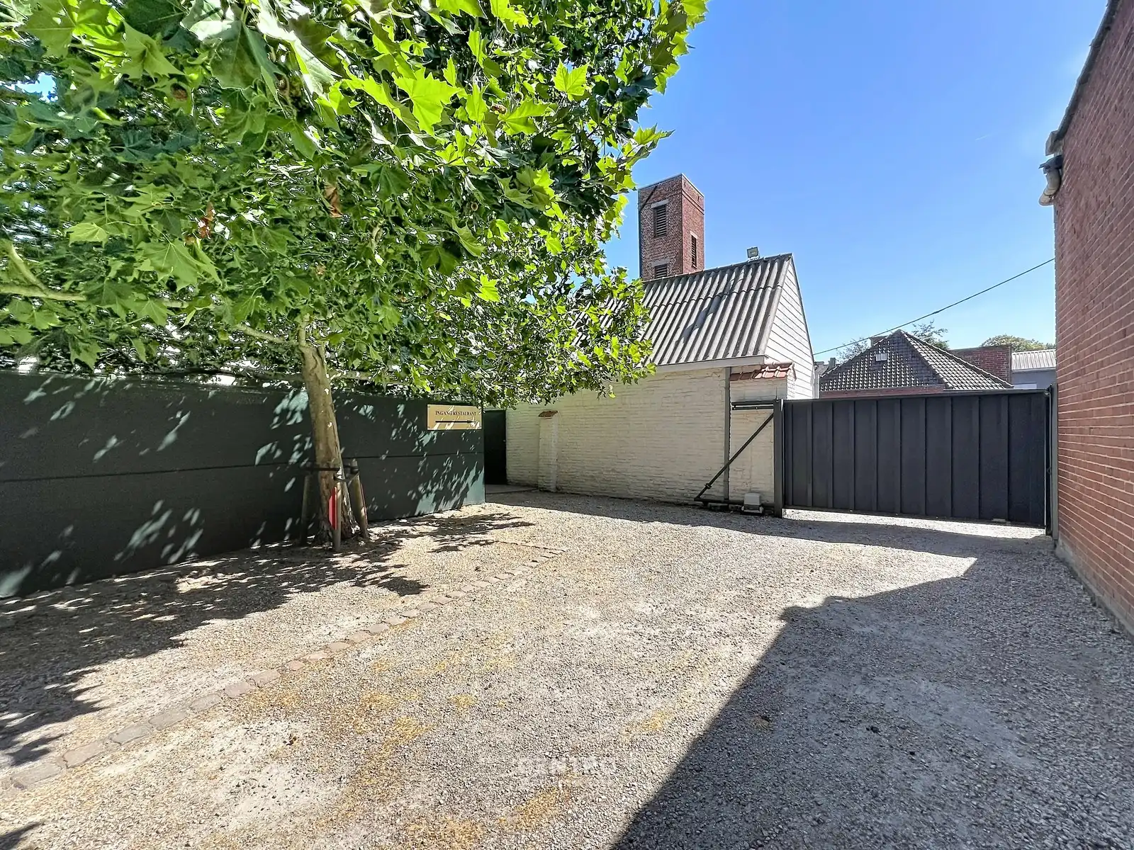 Prachtig herenhuis (5 slpks.) met parkeerterrein en 3 ruime garages op 50m van de Markt van Ingelmunster! Uitbreiding met naastgelegen huis voor bijv. B&B mogelijk. foto 26