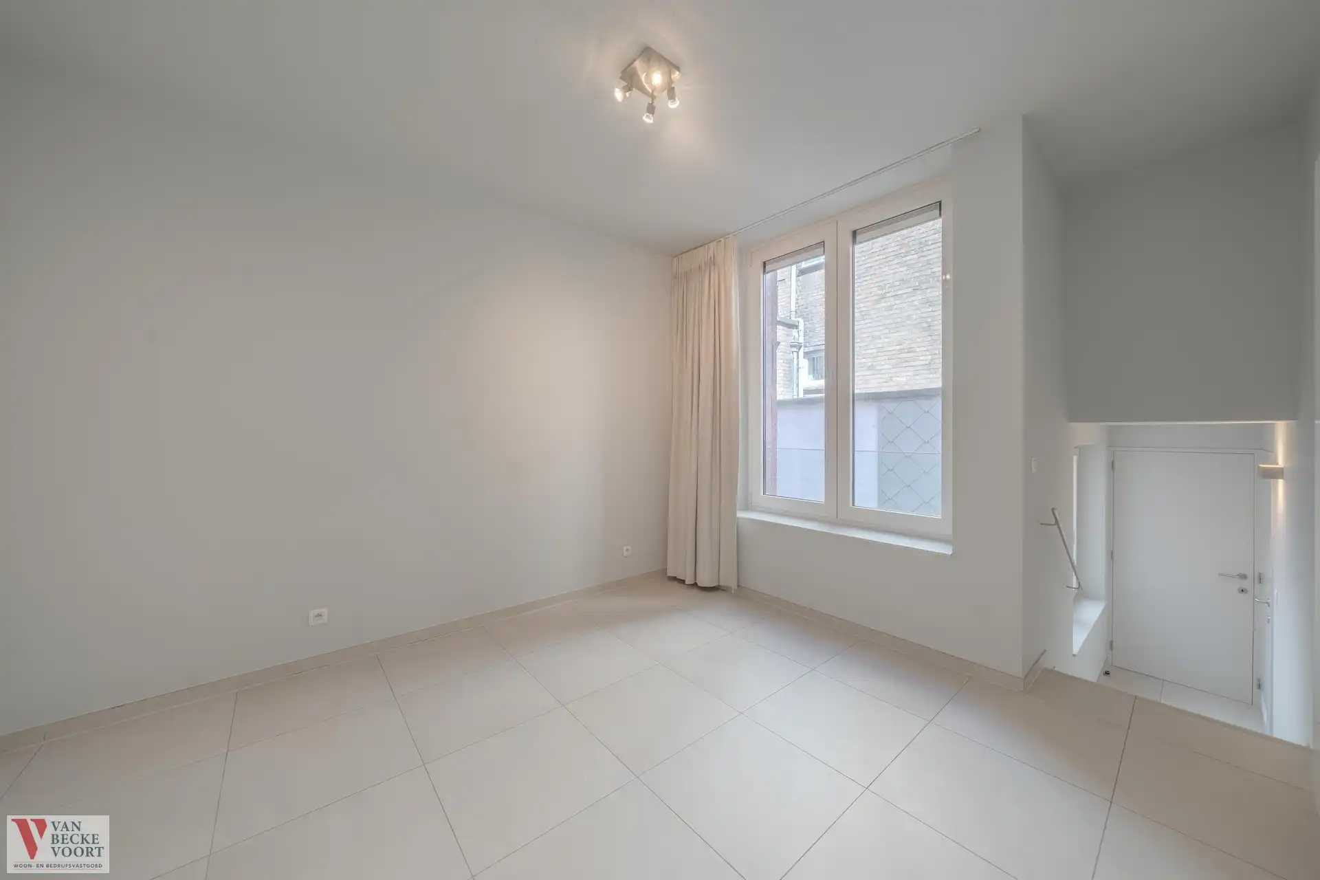 Appartement in gerenoveerd eclectisch herenhuis aan de Sint-Jozefkerk foto 10