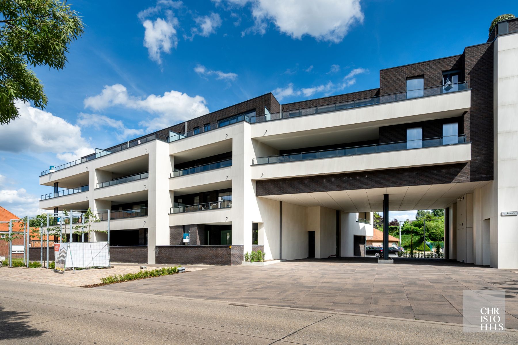 TE HUUR - Modern 1-slaapkamerappartement in het centrum van Zutendaal! foto {{pictureIndex}}