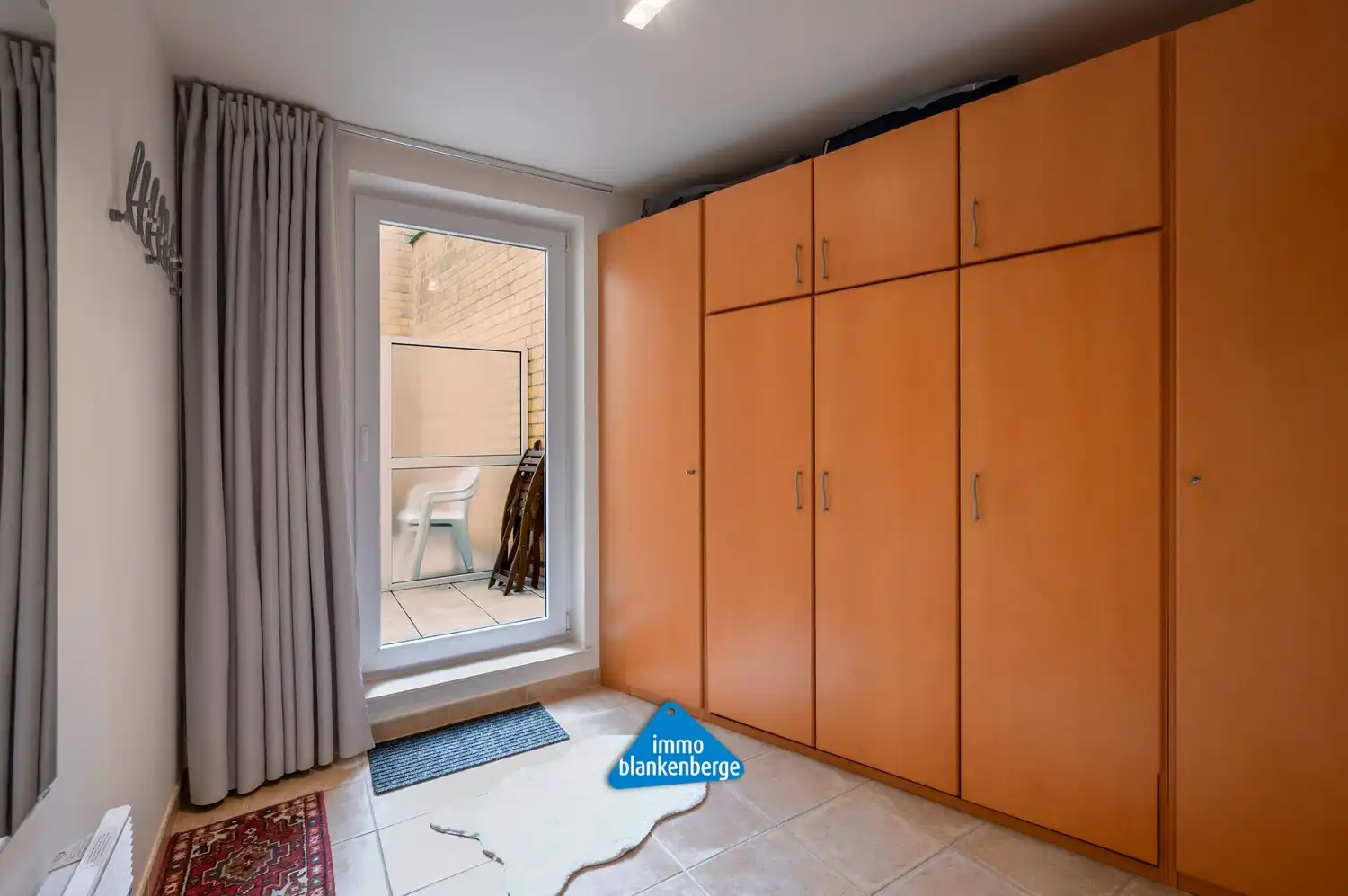 Instapklaar gemeubeld  éénslaapkamerappartement op topligging aan de zee in Blankenberge foto 9