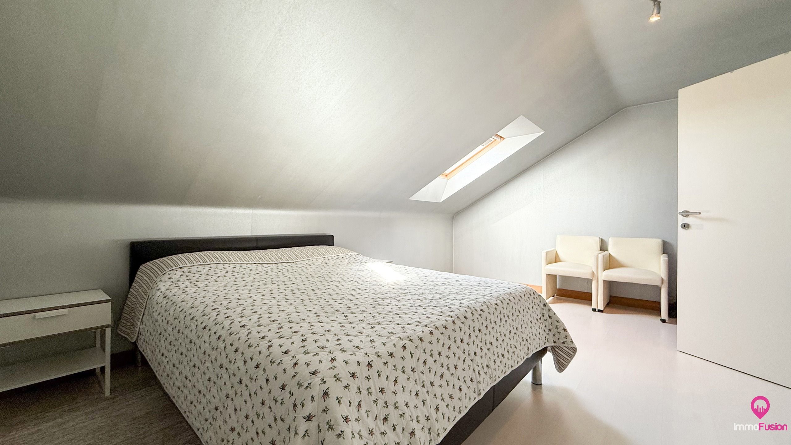 Instapklaar duplex appartement met 3 slaapkamers en terras! foto 28