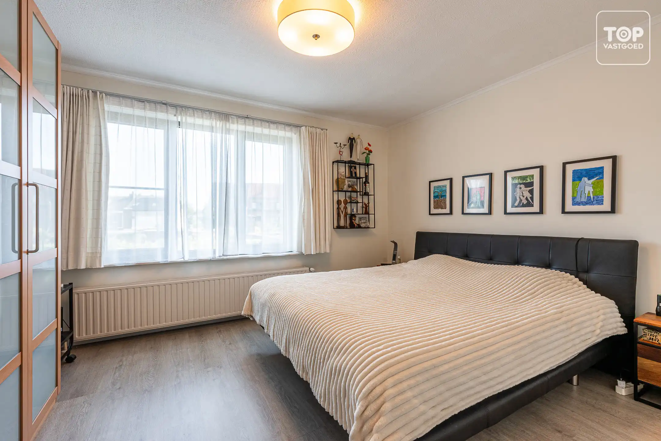 Instapklare halfopen woning met 4 slaapkamers, garage en mooie tuin foto 13