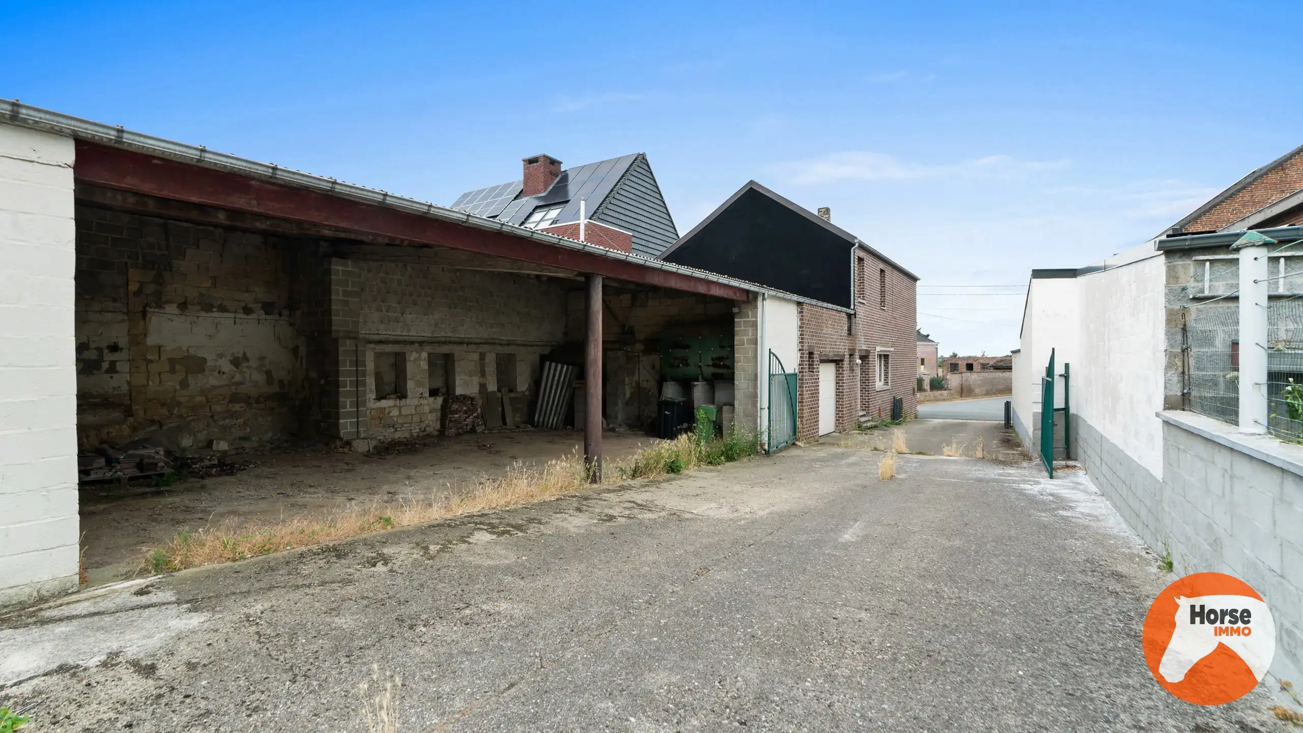 RIEMST - Te renoveren woning met stalling foto 20
