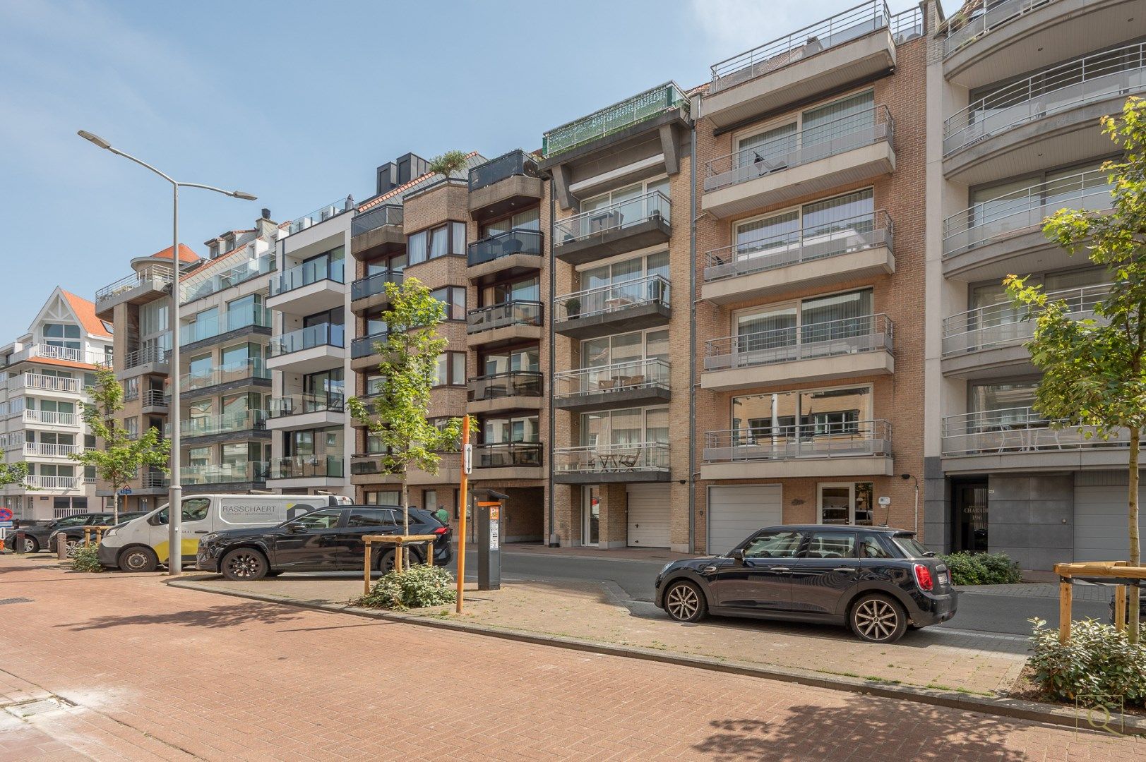Luxueus afgewerkt appartement gelegen vlakbij het strand. Aankoop gelijkvloerse parking mogelijk. foto 28
