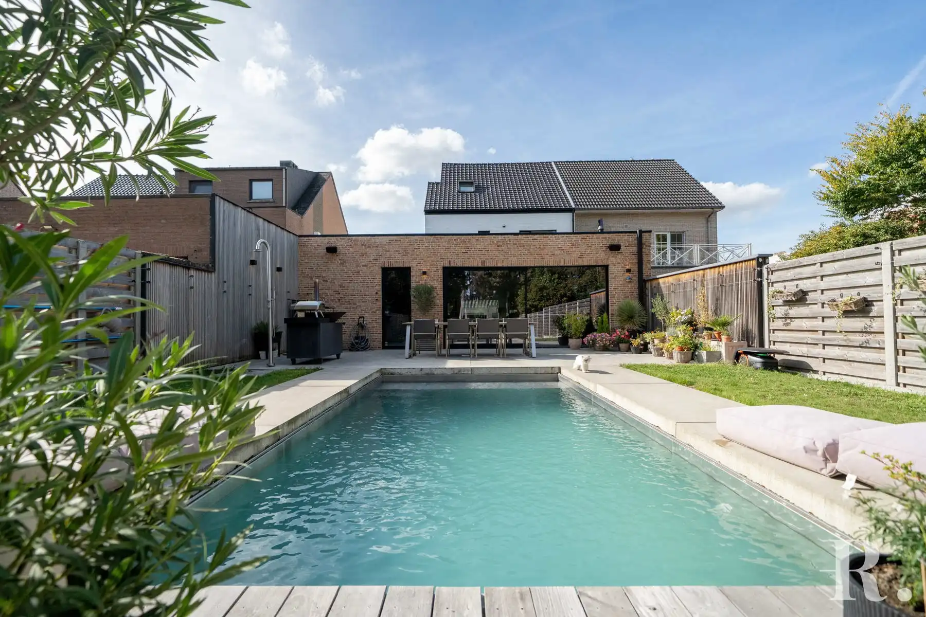 Instapklare woning met alle luxe en zwembad op goede locatie foto 28