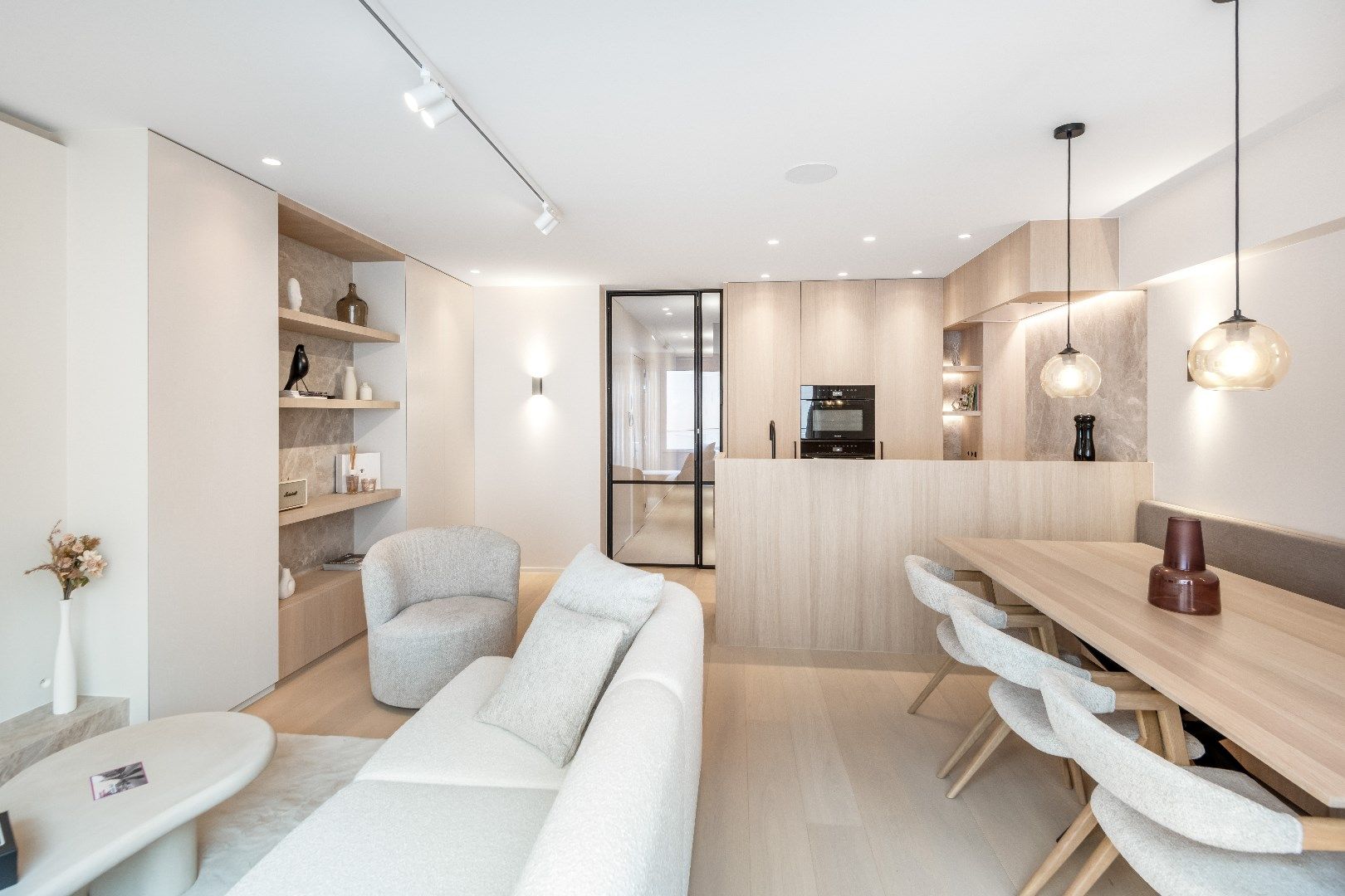 Luxueus gerenoveerd appartement gelegen op minder dan 100 meter van het strand foto 3