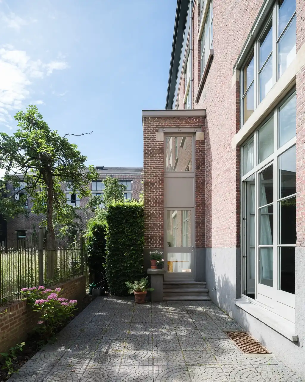 Ruime loft met industrieel karakter en twee terrassen, gelegen op de tweede bouwlijn aan de Lousbergskaai. foto 9