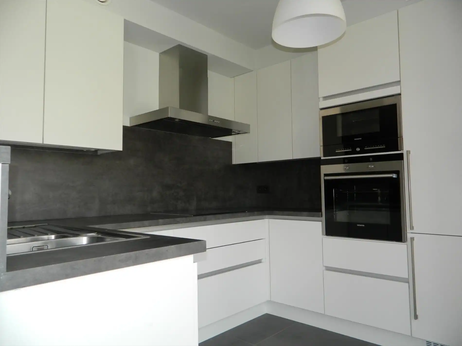 Ruim appartement met twee slaapkamers foto 2
