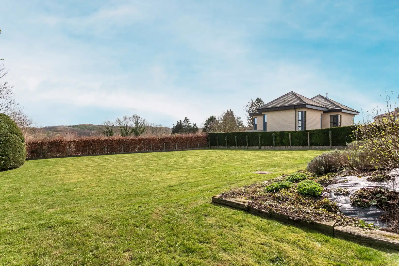 Te renoveren woning met 5 slpks op topligging in Dworp foto 14