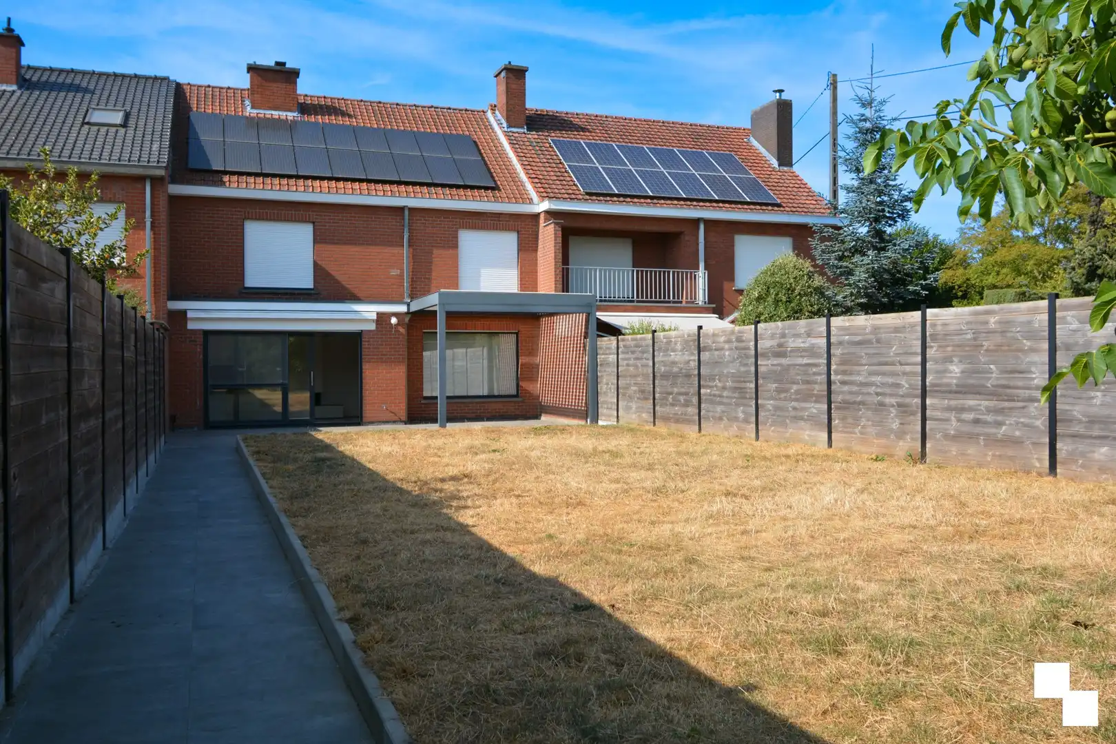 Ruime gesloten woning met 3 slaapkamers en prachtige tuin foto 27