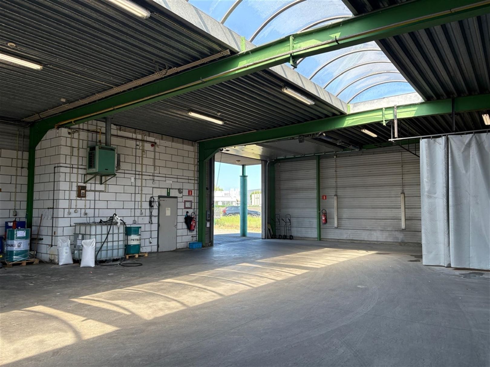 Uitstekend gelegen commercieel pand op de A12 foto 10