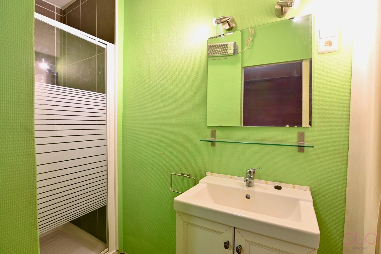 Instapklaar appartement met terras in hartje Sint-Truiden foto 12