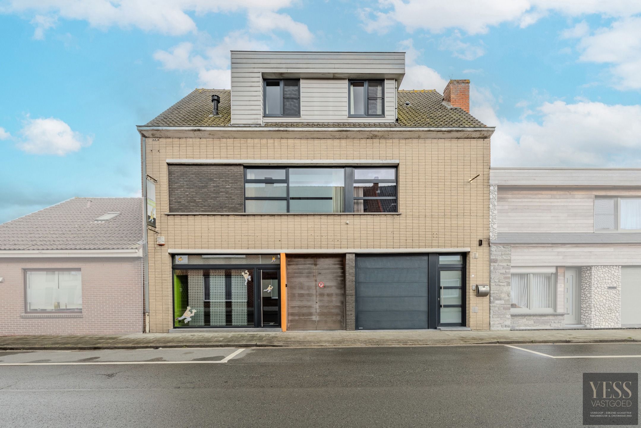 Uniek pand 236m2 bewoonbaar + atelier/winkel/opslag 475m2! foto {{pictureIndex}}