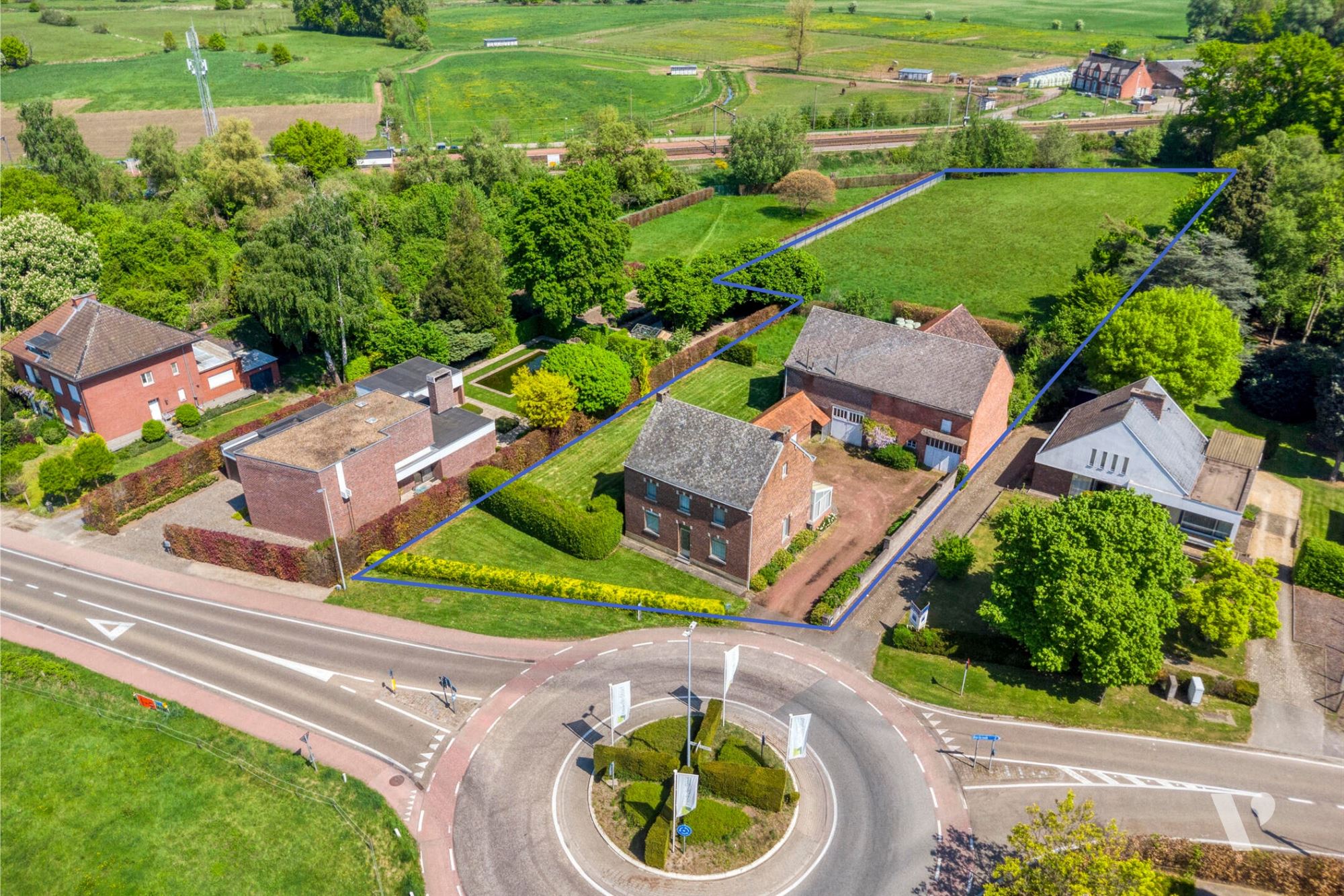 Hoofdfoto van de publicatie: Statige woning met bijgebouw, tuin en weiland op 61a87ca
