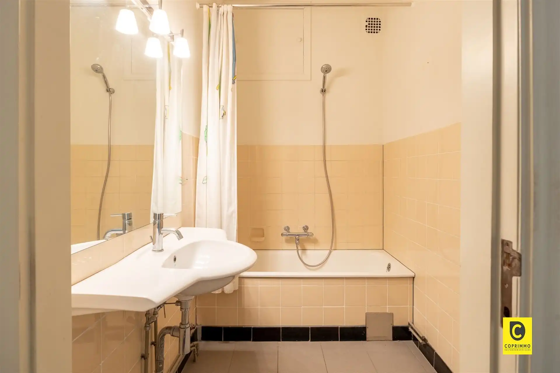 Charmant gelijkvloers appartement met tuin! foto 11