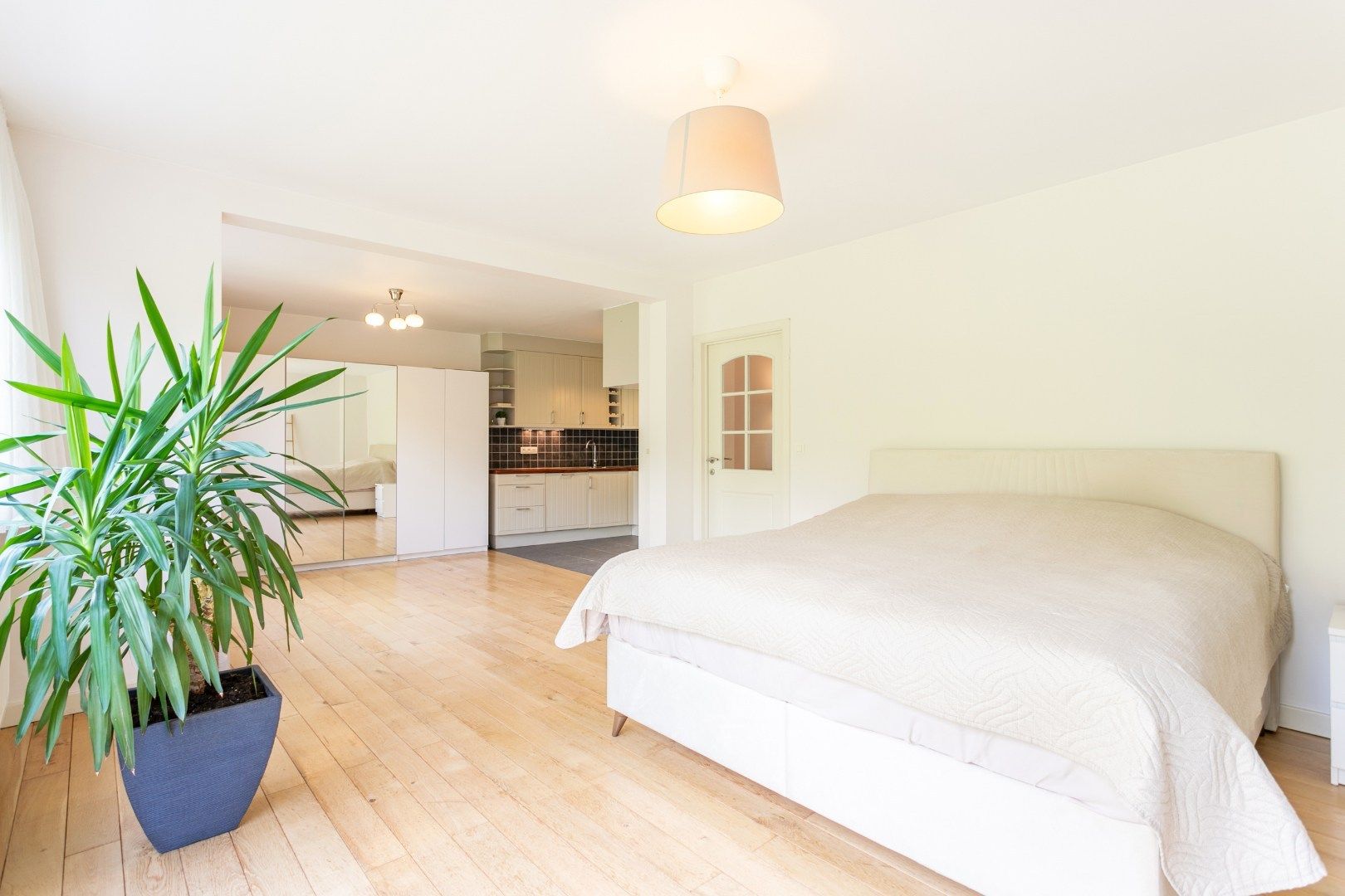 Recente kangoeroewoning met 4 slaapkamers, garage en tuin in een doodlopende straat foto 15