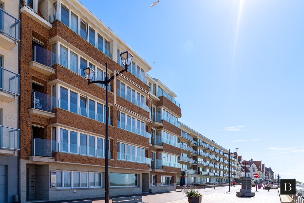 Ruim appartement met 3 slaapkamers op de zeedijk van De Haan foto 2