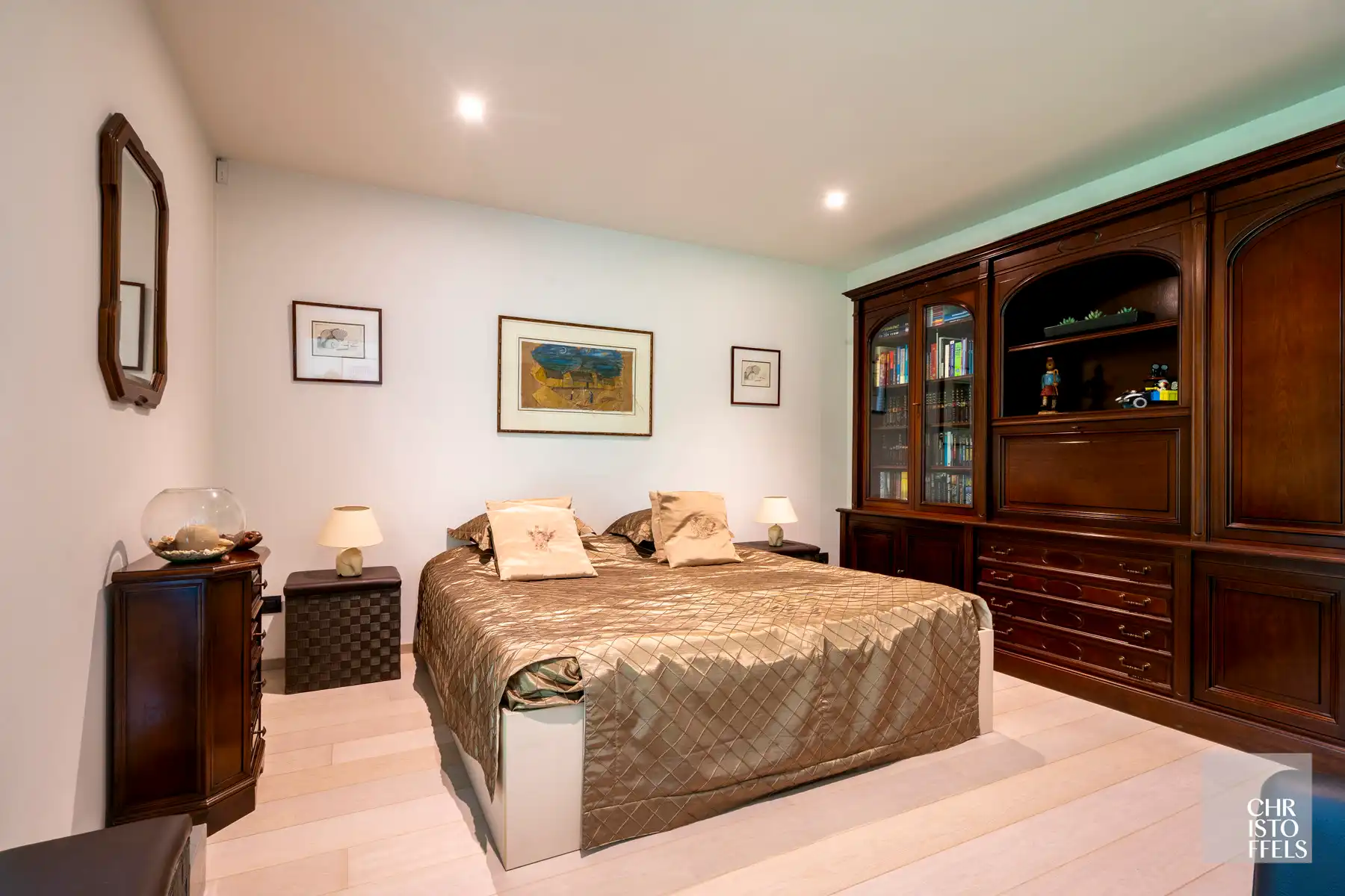 Multifunctioneel gebouw met 2 wooneenheden, kantoor en showroom op een perceel van 2.074 m²! foto 19