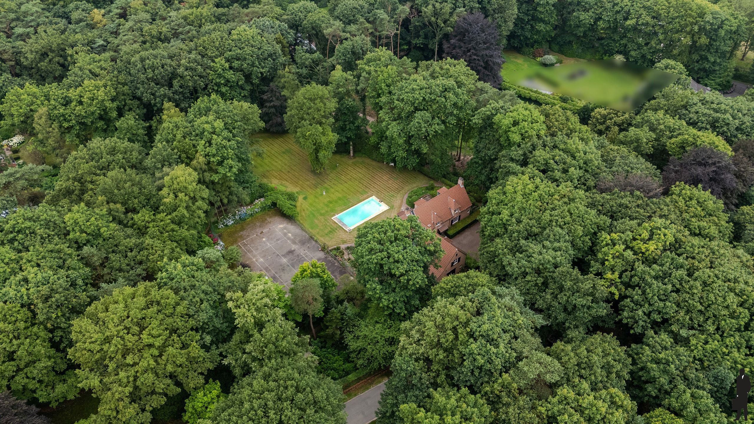 Op absolute toplocatie gelegen villa! foto 35