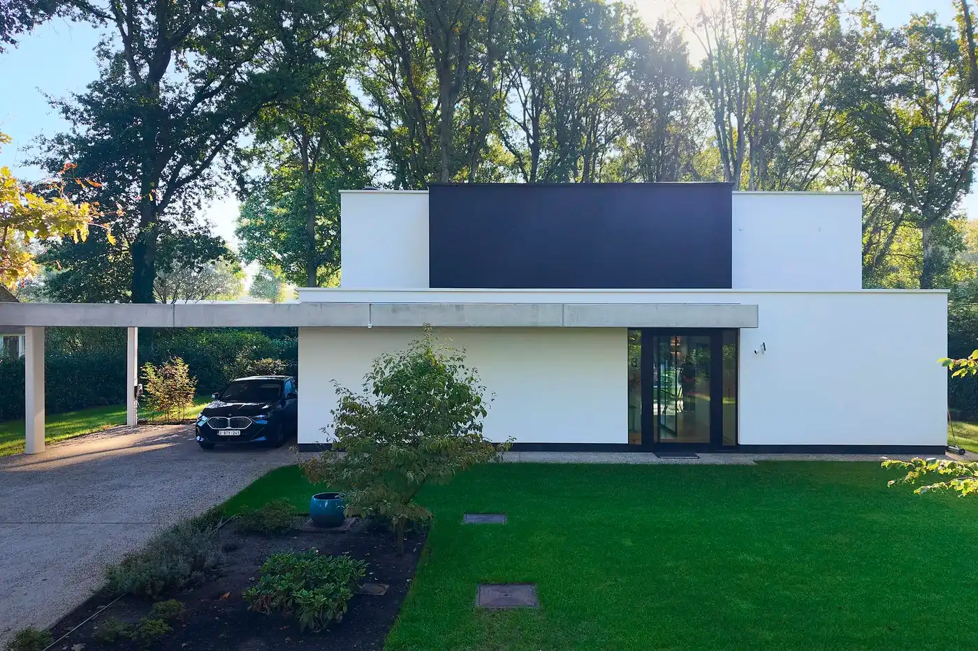 Moderne gezinswoning met ruime tuin, carport en drie slaapkamers en 2 badkamers in het hart van ’s Gravenwezel foto 8