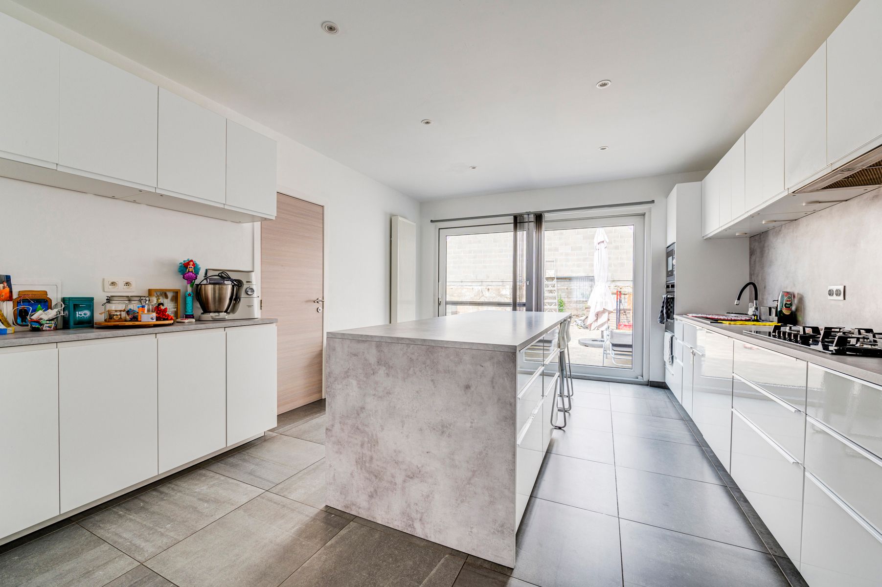 Ruime woning met 4 slaapkamers en tuin foto 6