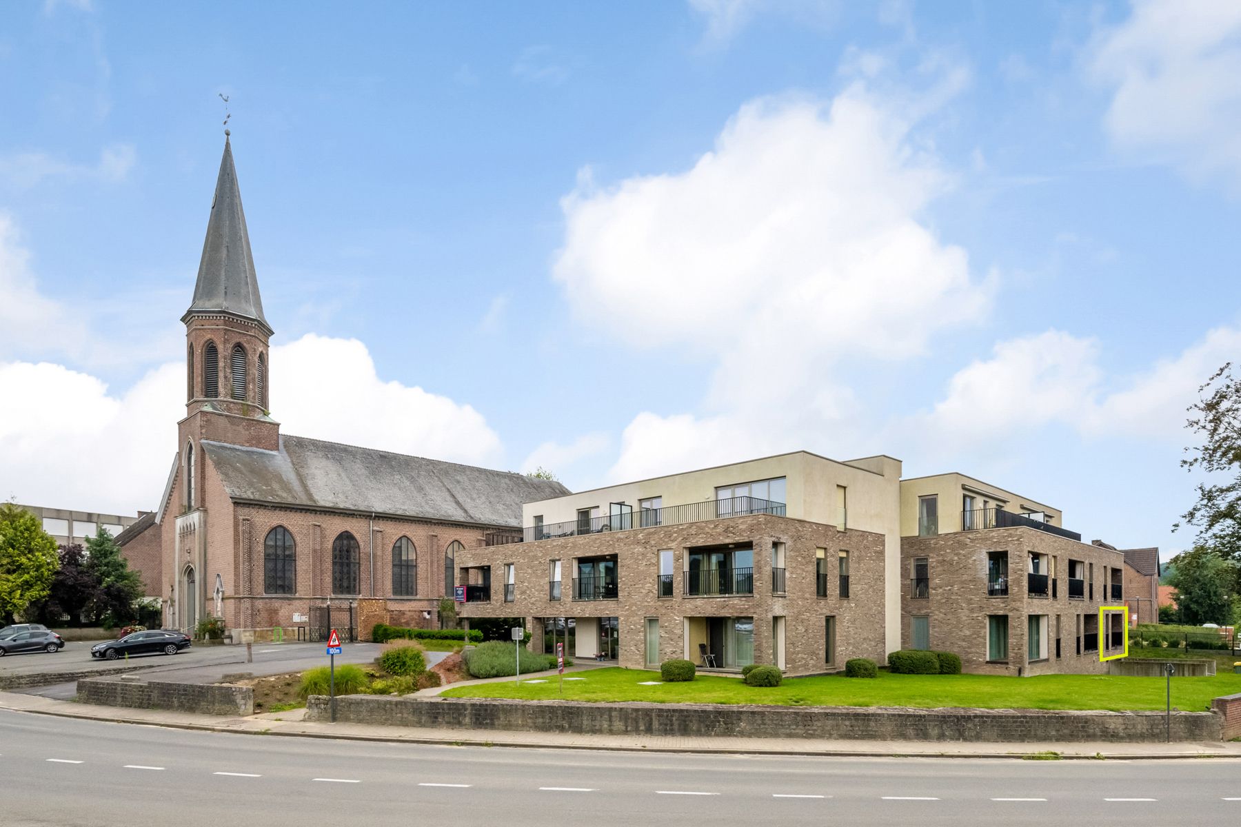 Serviceflat met terras en autostaanplaats in Viane foto 1