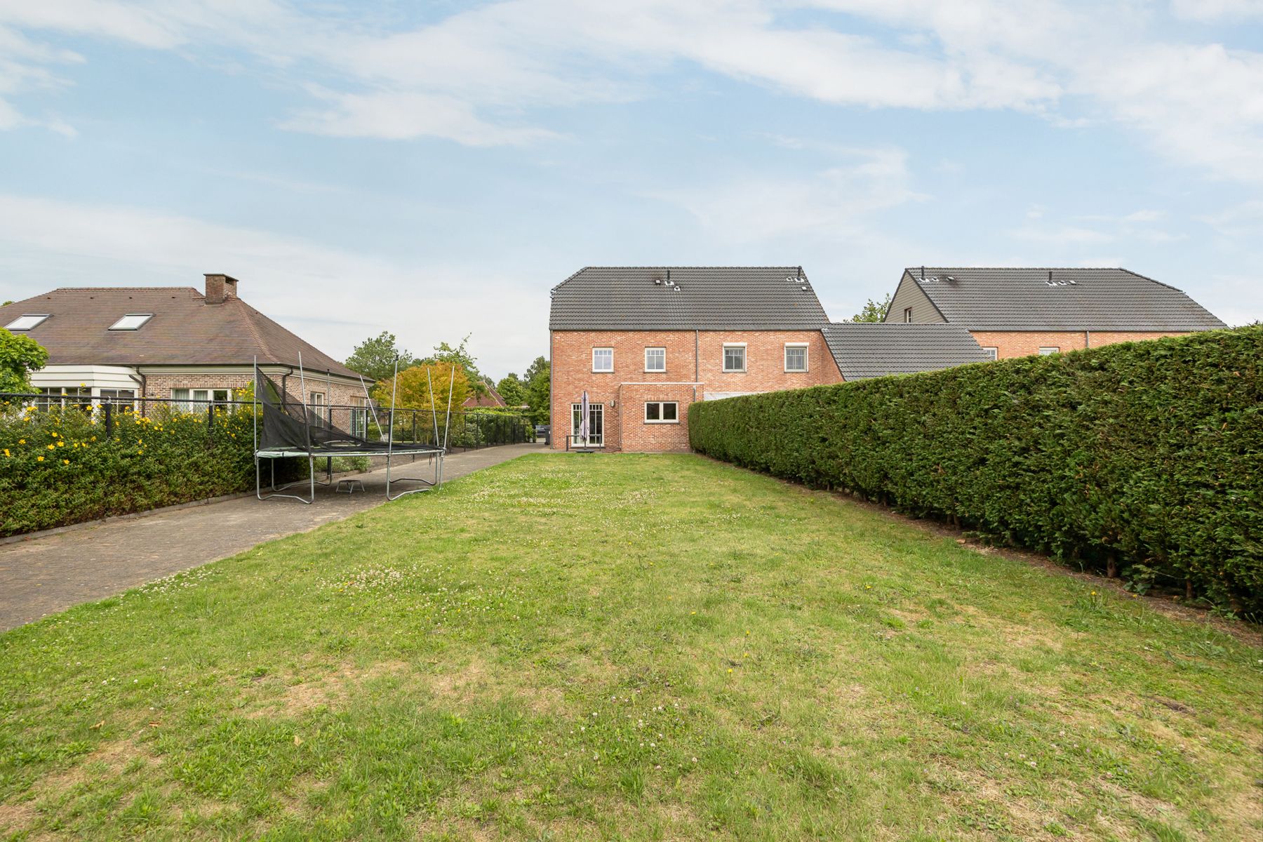 Recente gezinswoning met 3 slaapkamers, zolder en zonrijke tuin met garage. foto 15