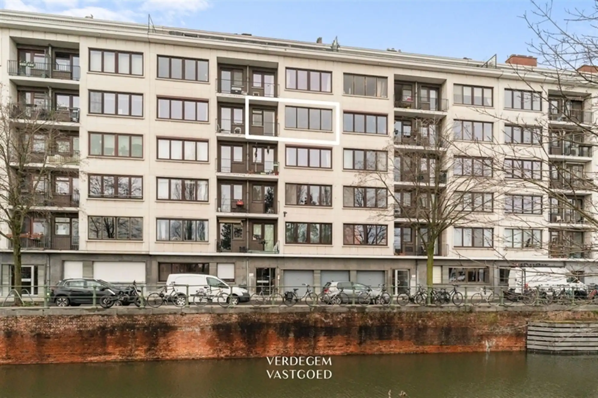 Wonen aan het water: ruim appartement met 2 slaapkamers, 2 terrassen en autostaanplaats foto 4