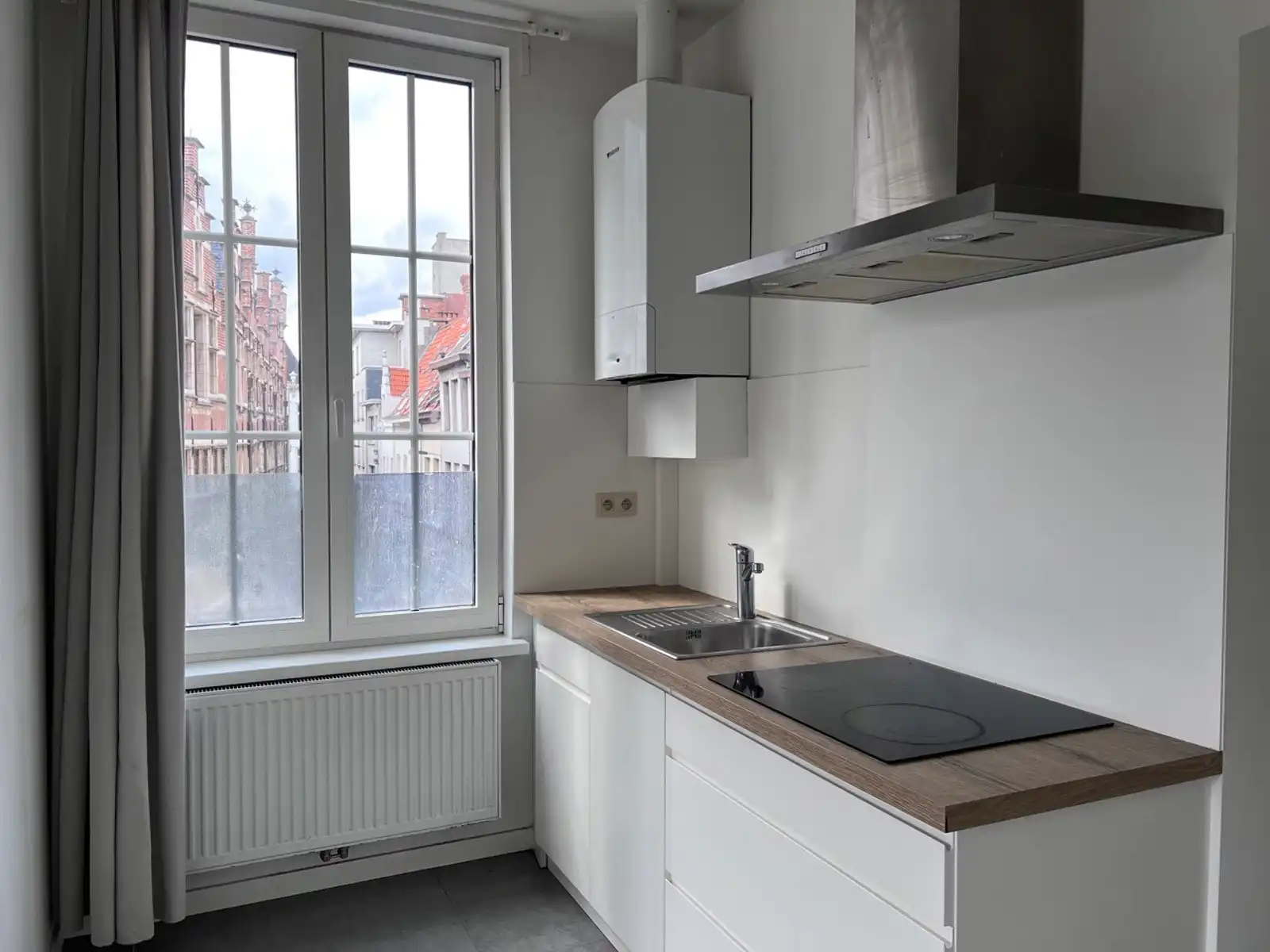 Volledig gerenoveerd hoekappartement in hartje Antwerpen foto 4