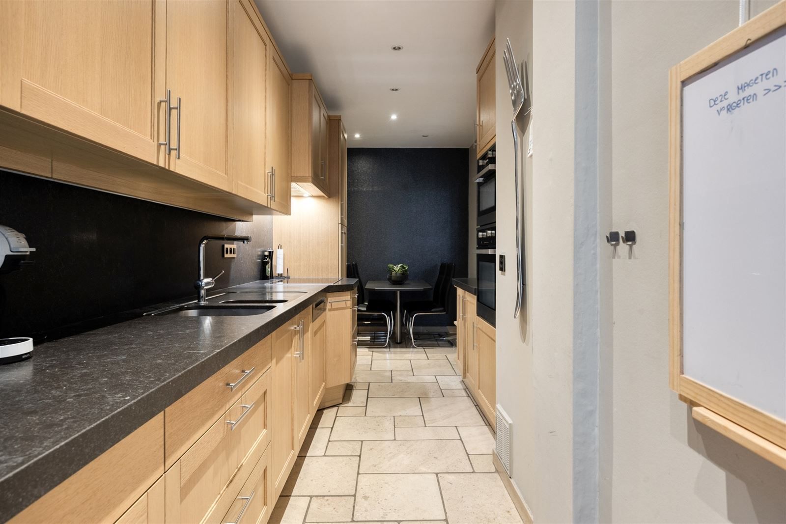 Uniek aanbod in Wilrijk: appartement met handelspand, tuin en bijgebouw  foto 8