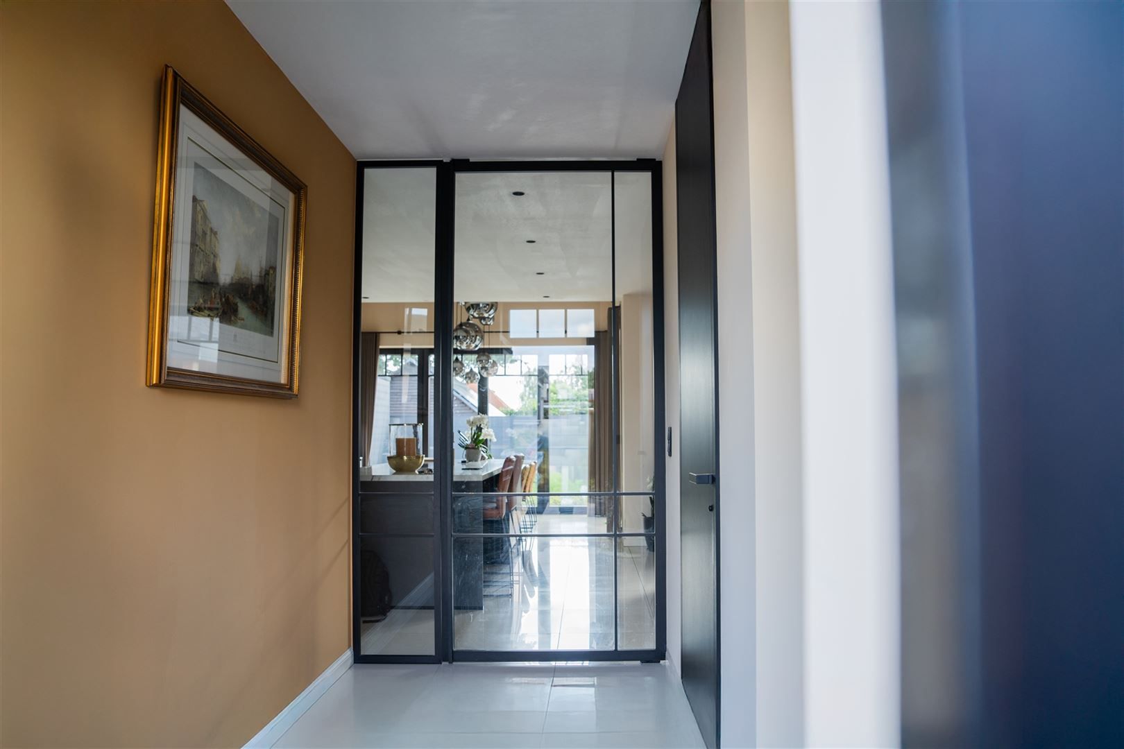 Prachtige woning met tuin en zwembad. foto 2