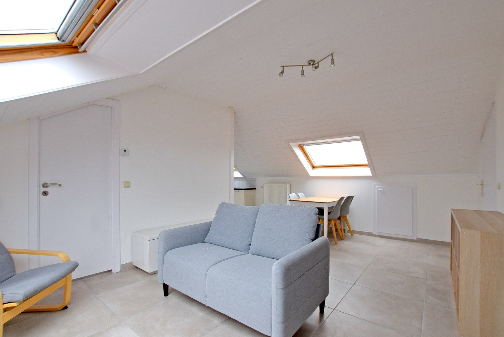 Investeringsvastgoed (gerenoveerd in 2024) omvat 2 afzonderlijk te verhuren appartementen samen 145m²! foto 11